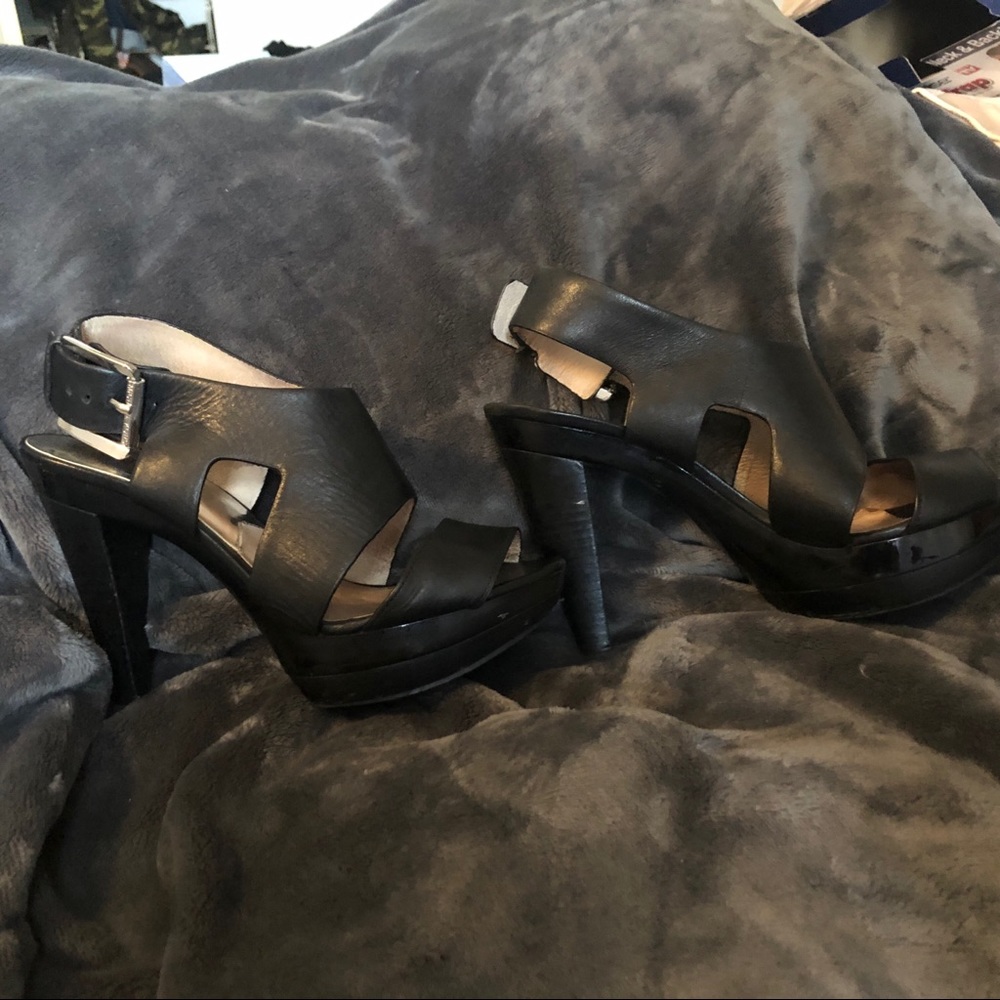 Michael Michael Kors classic soft black leather heels.Soft leather insole.